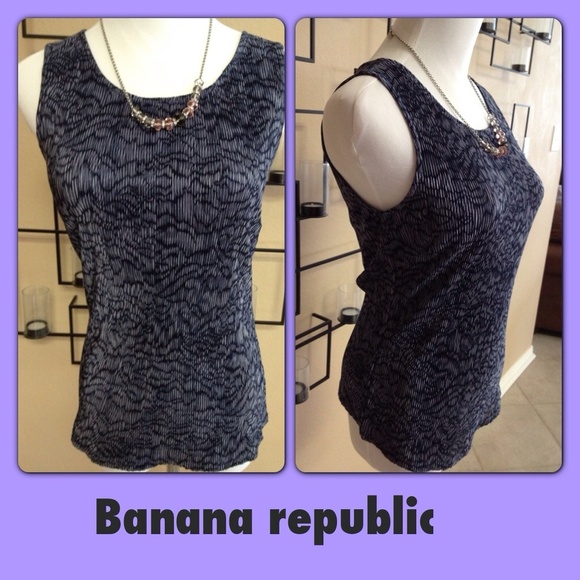 NWOT ---Banana republic top - Picture 1 of 4
